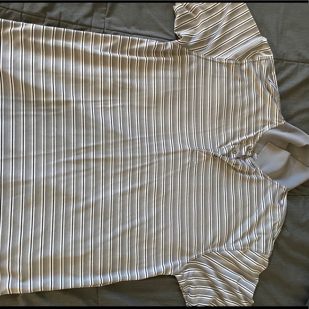 I am selling a golf shirt